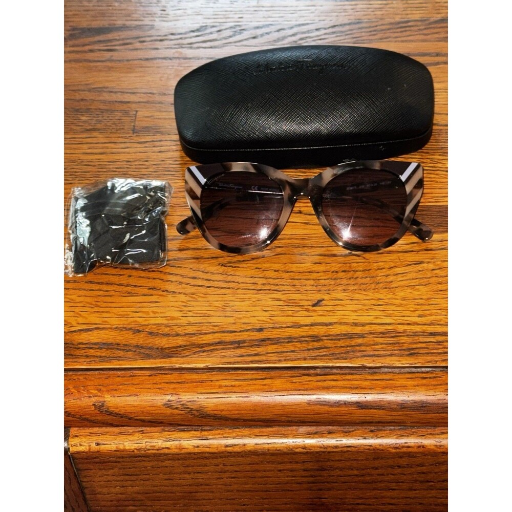 SALVATORE FERRAGAMO SF867s Brown WOMEN CAT EYE Sunglasses 50mm